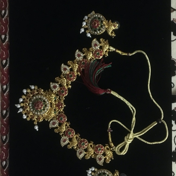 Indian Necklace And Earring Set - Picture 3 of 3